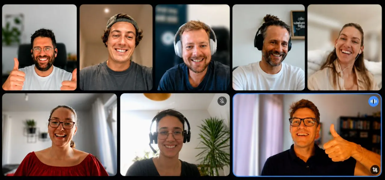 Max Lüpertz on a video call with a distributed demo training group